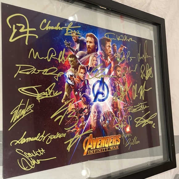 Avengers Infinity War (signed by all actors) Framed Poster - Picture 3 of 3